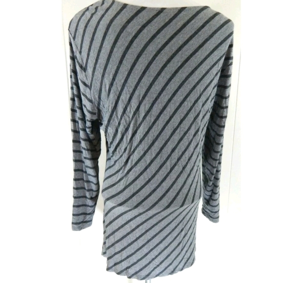 Vince Camuto Gray Asymmetrical Knit Top - Picture 3 of 3
